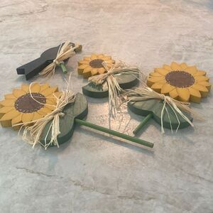 Wooden Sunflower Stake Set